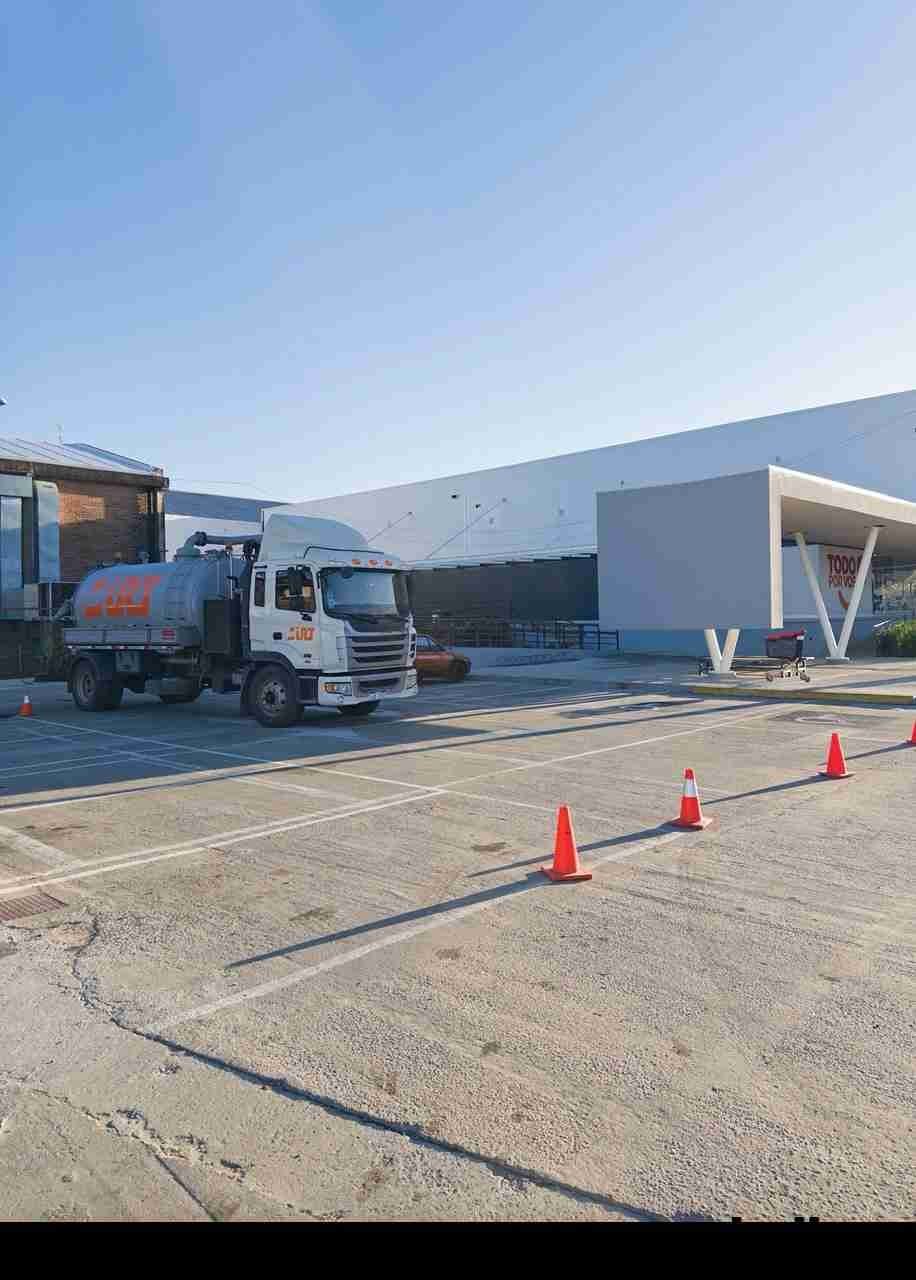 Mantenimiento pluvial con Hydrojet e inspección CCTV en centro comercial en Colonia del Sacramento